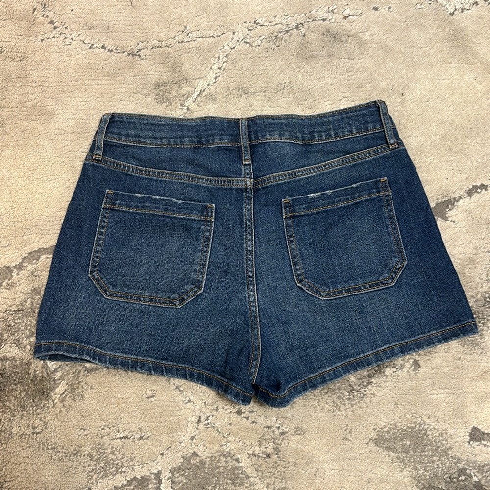 Old navy shorts ! - Picture 3 of 3